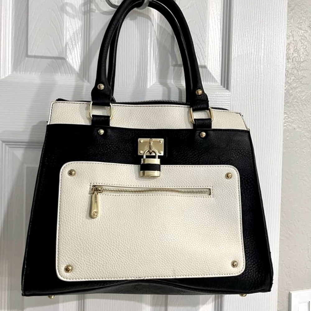 Versona white and black purse! So classy. Used but great condition $30